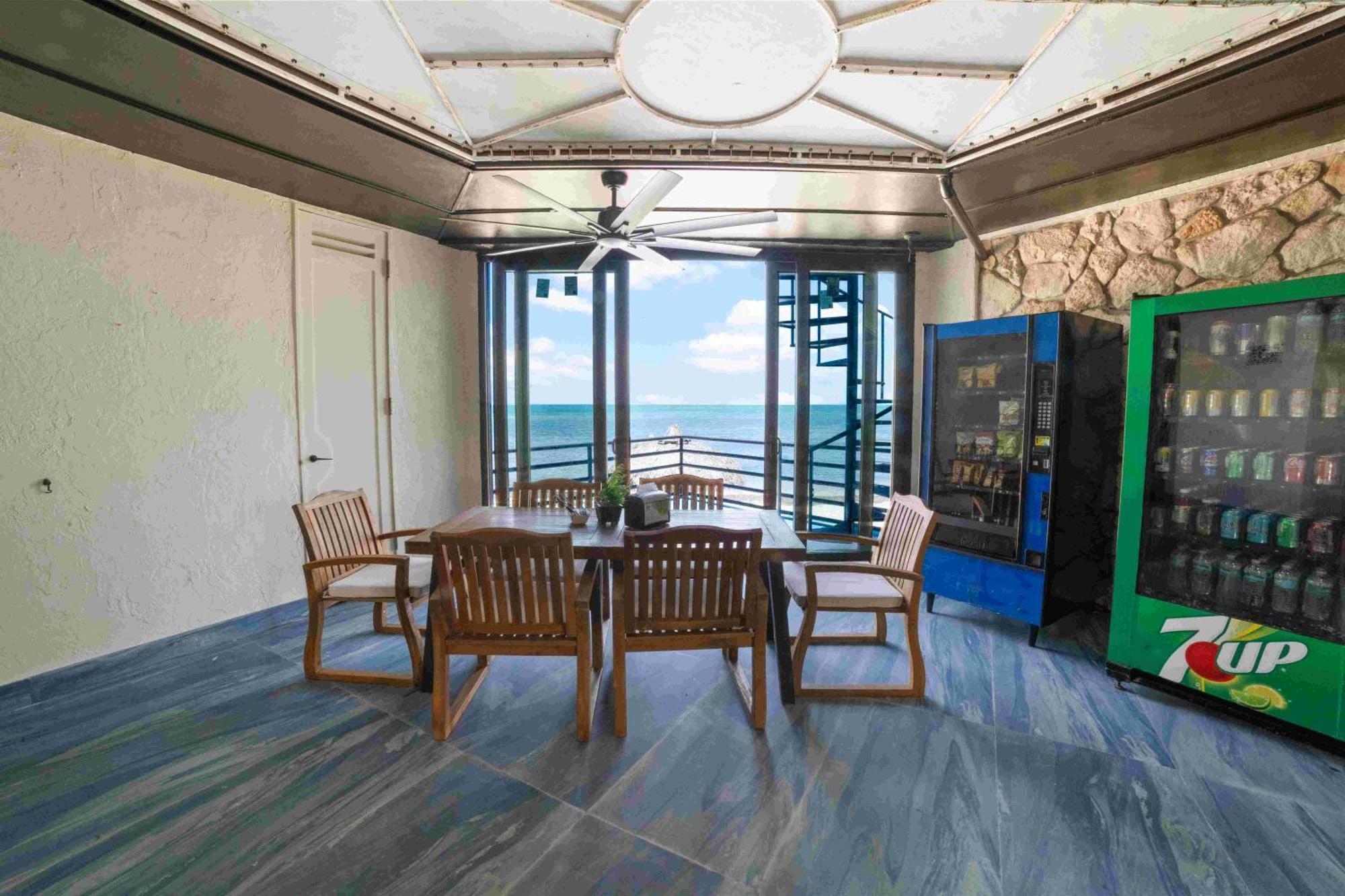 Ocean Depth Room Barnacle Bed And Breakfast Deers Suite Big Pine Key Exterior photo